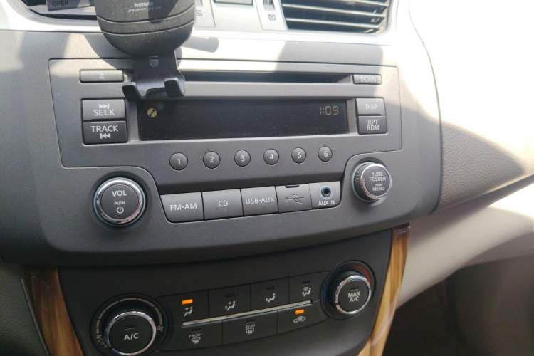 Used Nissan Sylphy 2012 1.6 XL Manual Luxury Edition Audio And AC Panel