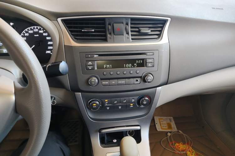 Used Nissan Sylphy 2012 1.6XE CVT Comfort Edition Audio And AC Panel