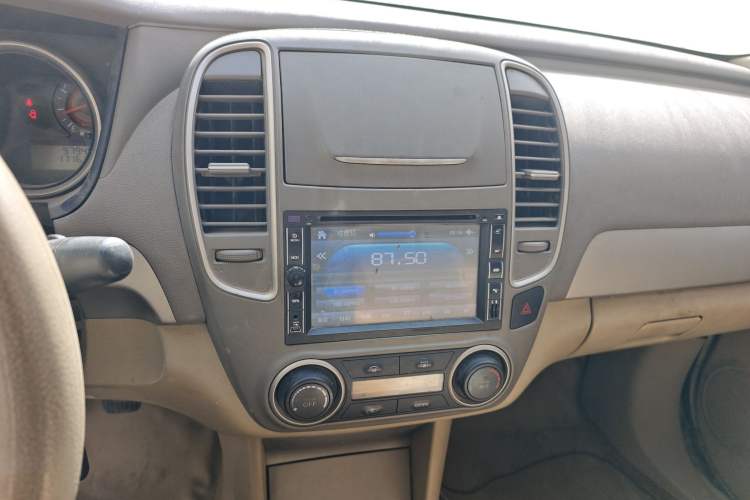 Used Nissan Sylphy 2012 Classic 1.6XE Manual Comfort Edition Audio And AC Panel