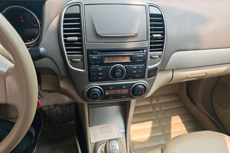 Used Nissan Sylphy 2012 Classic 1.6XE Manual Comfort Edition Audio And AC Panel