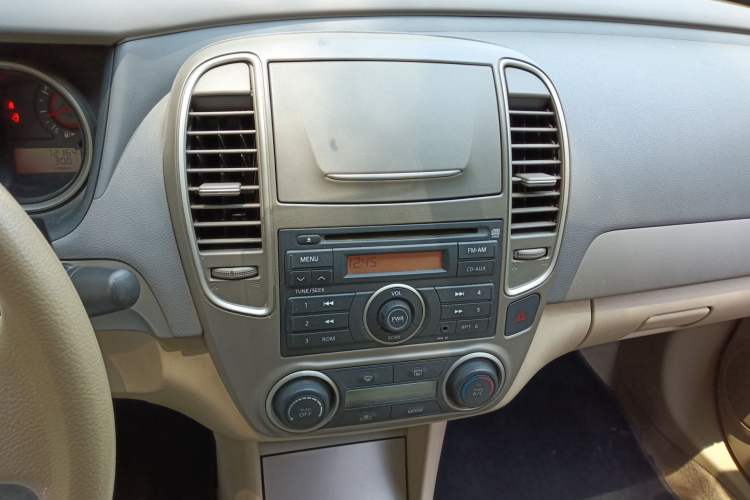 Used Nissan Sylphy 2012 Classic 1.6XE Manual Comfort Edition Audio And AC Panel