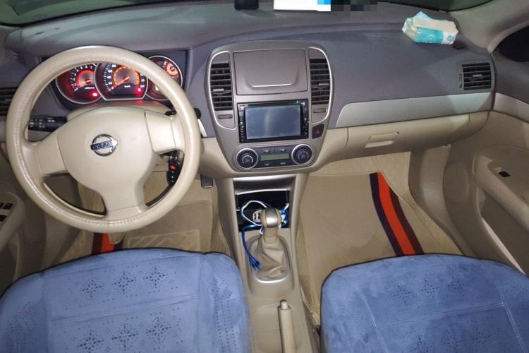 Used Nissan Sylphy 2012 Classic 1.6XE Manual Comfort Edition Center Console