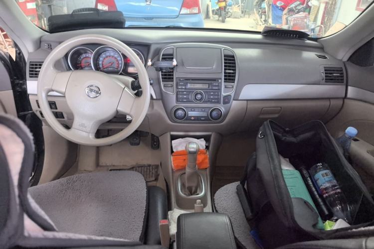 Used Nissan Sylphy 2012 Classic 1.6XE Manual Comfort Edition Center Console