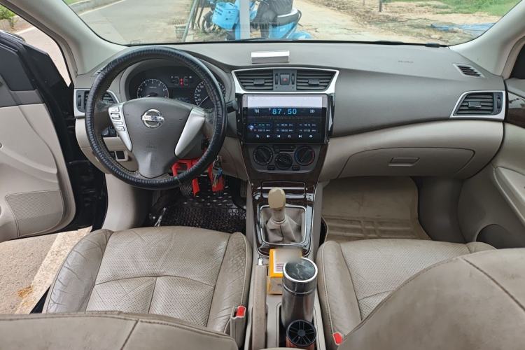 Used Nissan Sylphy 2012 1.6 XL Manual Luxury Edition Center Console
