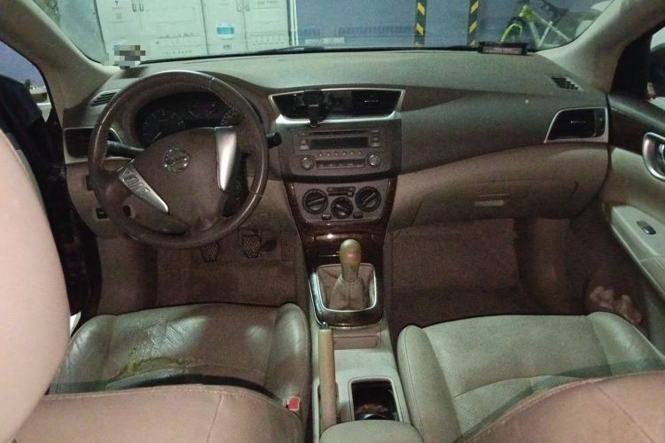 Used Nissan Sylphy 2012 1.6 XL Manual Luxury Edition Center Console