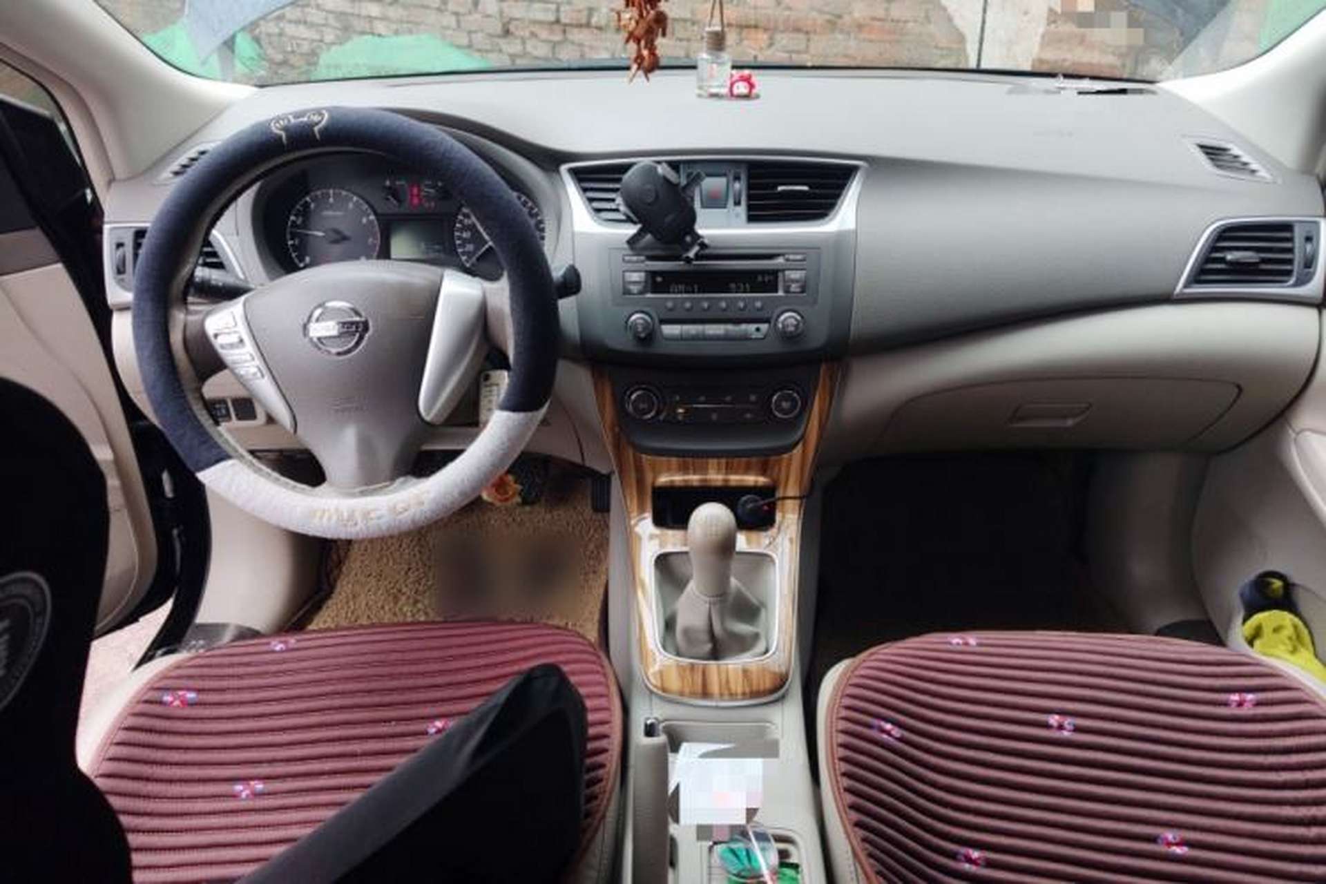 Used Nissan Sylphy 2012 1.6 XL Manual Luxury Edition Center Console