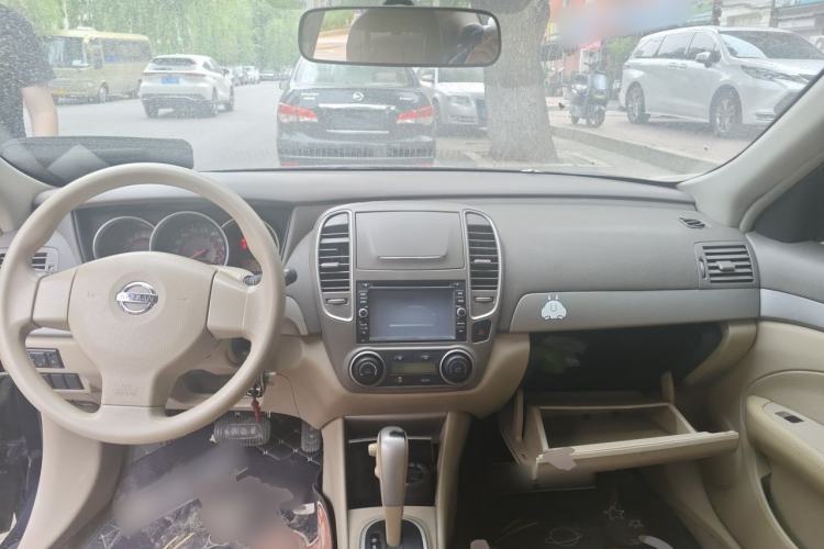 Used Nissan Sylphy 2012 Classic 1.6XE Automatic Comfort Edition Center Console