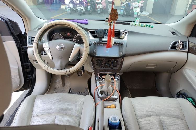 Used Nissan Sylphy 2012 1.6 XL Manual Luxury Edition Center Console