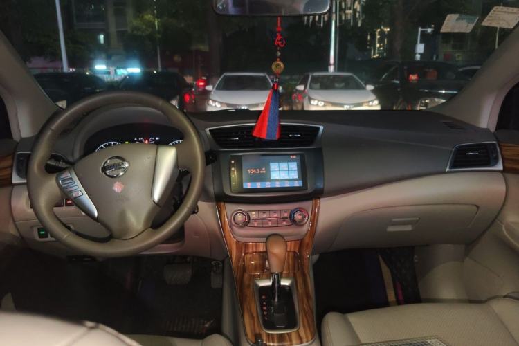 Used Nissan Sylphy 2012 1.6 XL CVT Luxury Edition Center Console