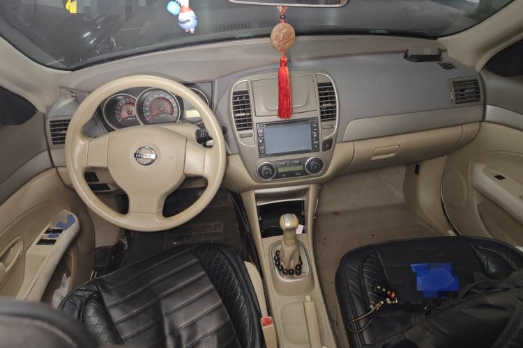 Used Nissan Sylphy 2012 Classic 1.6XE Manual Comfort Edition Center Console