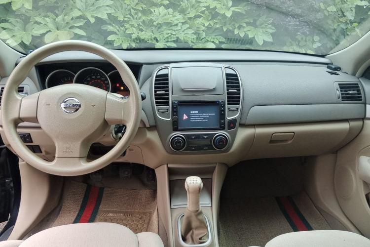 Used Nissan Sylphy 2012 Classic 1.6XE Manual Comfort Edition Center Console
