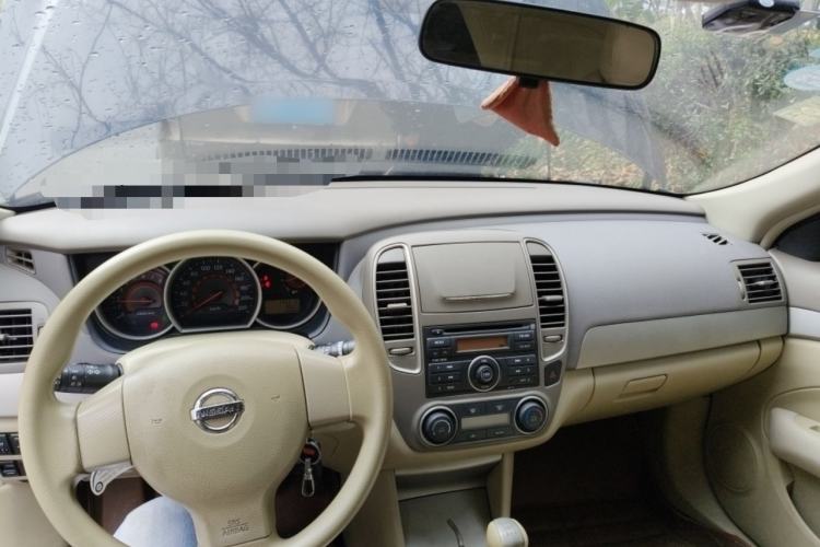 Used Nissan Sylphy 2012 Classic 1.6XE Manual Comfort Edition Center Console