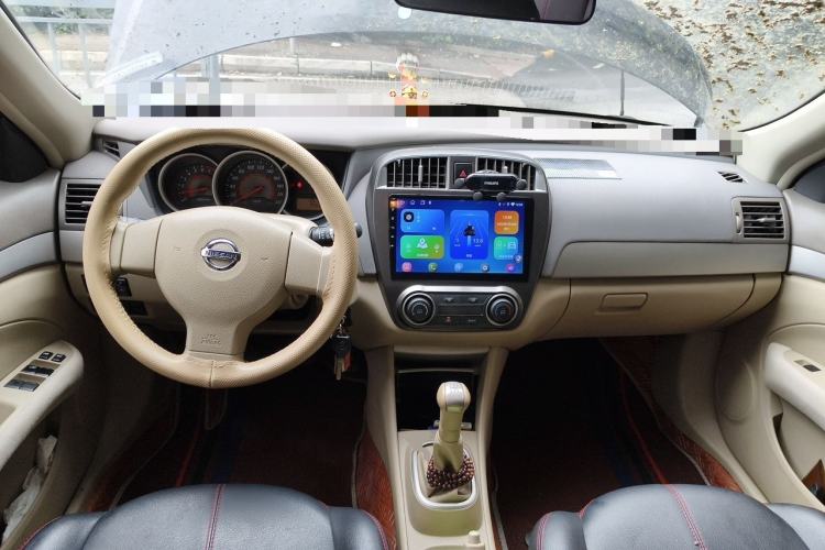 Used Nissan Sylphy 2012 Classic 1.6XE Manual Comfort Edition Center Console