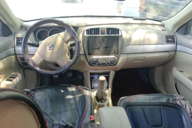 Used Nissan Sylphy 2012 Classic 1.6XE Manual Comfort Edition Center Console