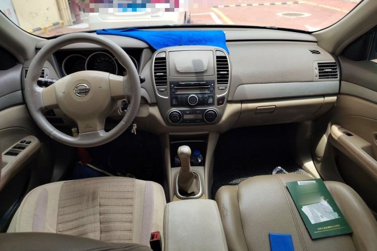 Used Nissan Sylphy 2012 Classic 1.6XE Manual Comfort Edition Center Console