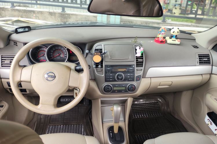 Used Nissan Sylphy 2012 Classic 1.6XE Automatic Comfort Edition Center Console