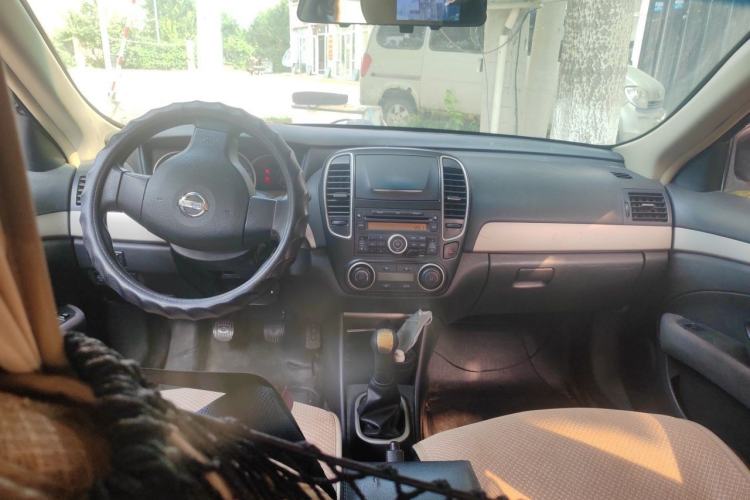 Used Nissan Sylphy 2012 Classic 1.6XE Manual Comfort Edition Center Console