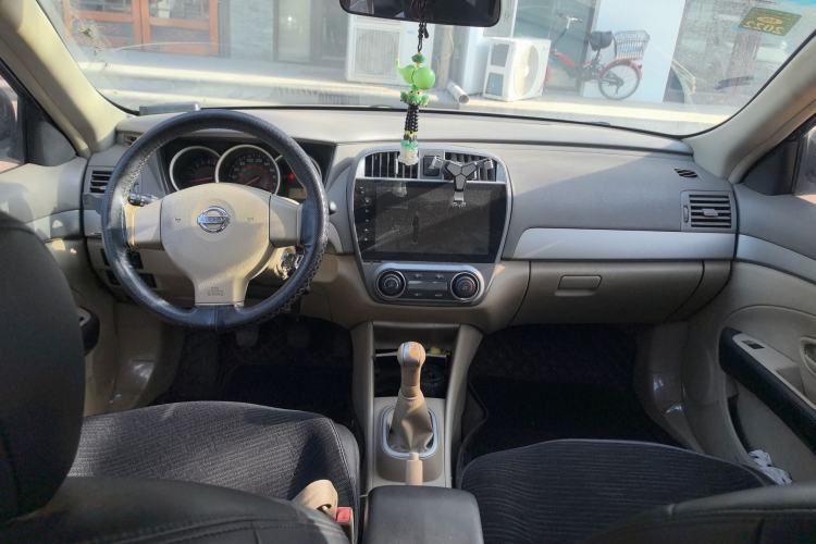 Used Nissan Sylphy 2012 Classic 1.6XE Manual Comfort Edition Center Console