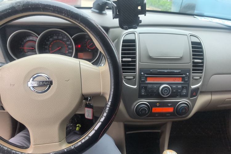 Used Nissan Sylphy 2012 Classic 1.6XE Manual Comfort Edition Center Console