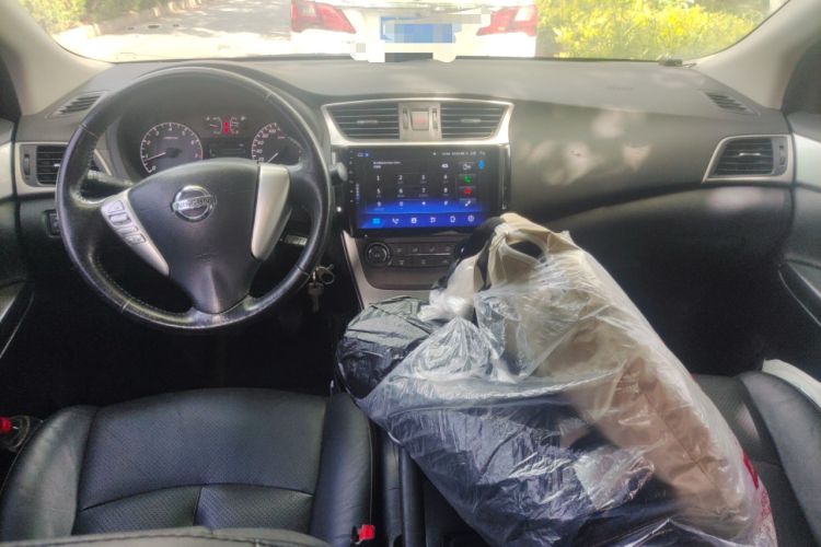 Used Nissan Sylphy 2012 1.6 XL Manual Luxury Edition Center Console