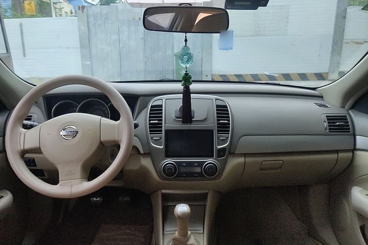 Used Nissan Sylphy 2012 Classic 1.6XE Manual Comfort Edition Center Console
