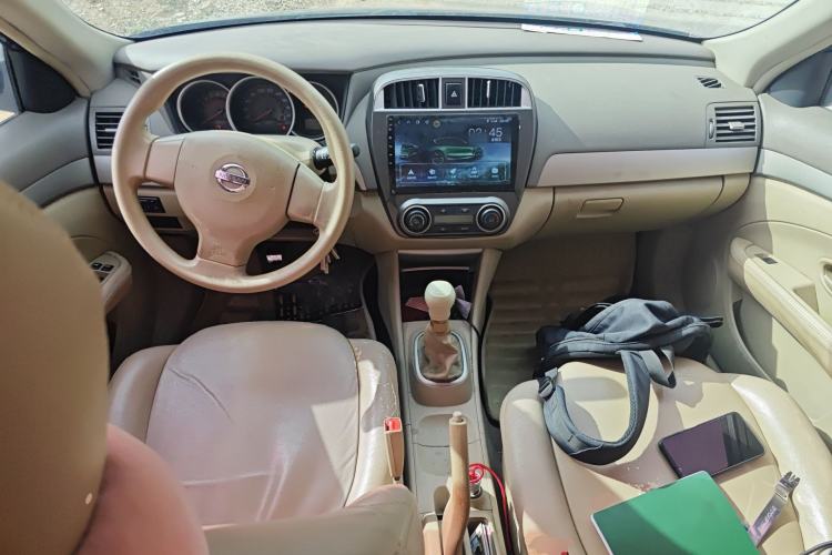 Used Nissan Sylphy 2012 Classic 1.6XE Manual Comfort Edition Center Console