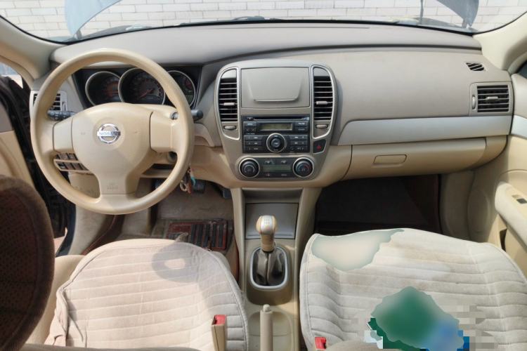 Used Nissan Sylphy 2012 Classic 1.6XE Manual Comfort Edition Center Console
