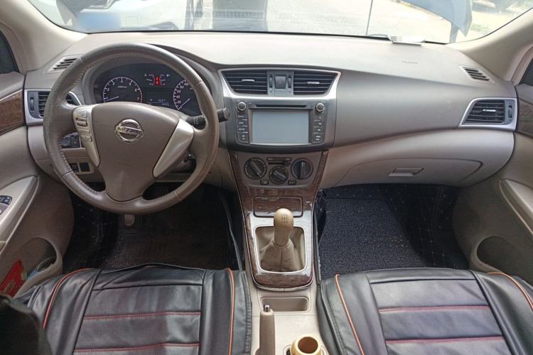 Used Nissan Sylphy 2012 1.6 XL Manual Luxury Edition Center Console