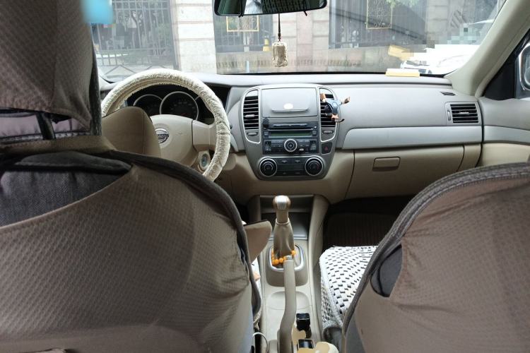 Used Nissan Sylphy 2012 Classic 1.6XE Manual Comfort Edition Center Console