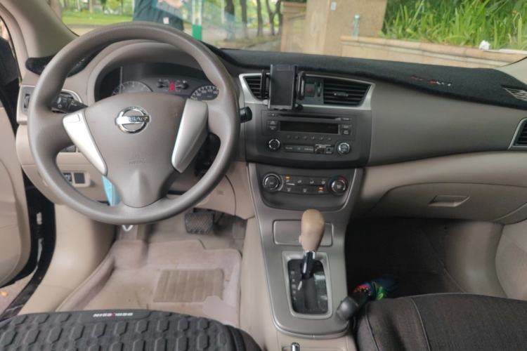 Used Nissan Sylphy 2012 1.6XE CVT Comfort Edition Center Console