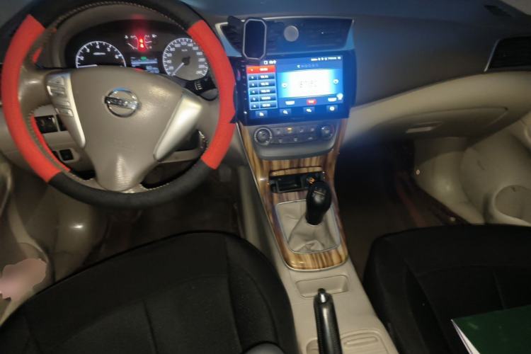 Used Nissan Sylphy 2012 1.6 XL Manual Luxury Edition Center Console