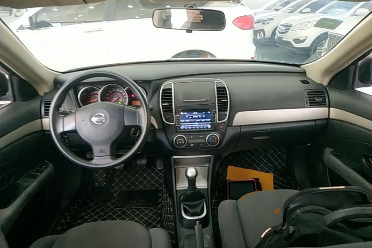 Used Nissan Sylphy 2012 Classic 1.6XE Manual Comfort Edition Center Console