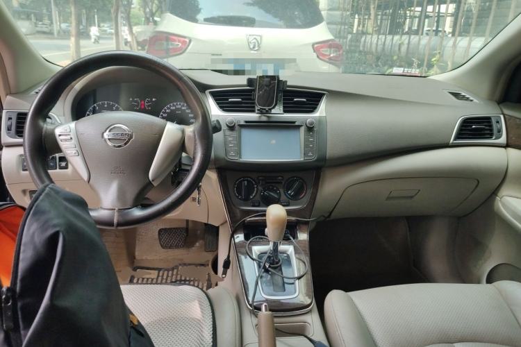 Used Nissan Sylphy 2012 1.6 XL CVT Luxury Edition Center Console