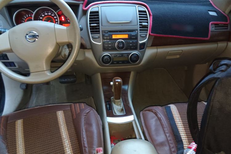 Used Nissan Sylphy 2012 Classic 1.6 XL Automatic Luxury Edition Center Console
