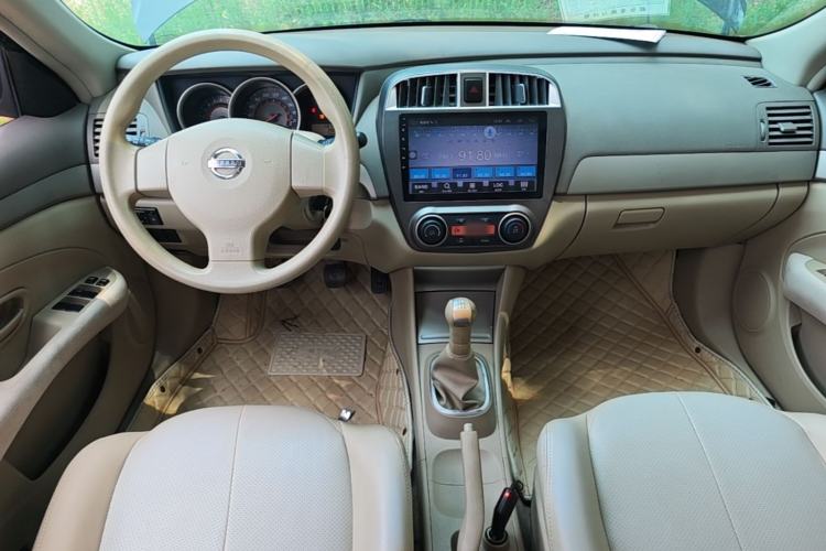 Used Nissan Sylphy 2012 Classic 1.6XE Manual Comfort Edition Center Console