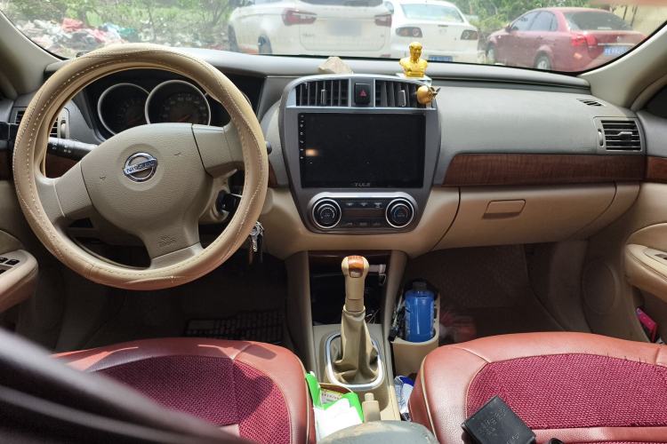 Used Nissan Sylphy 2012 Classic 1.6XE Manual Comfort Edition Center Console