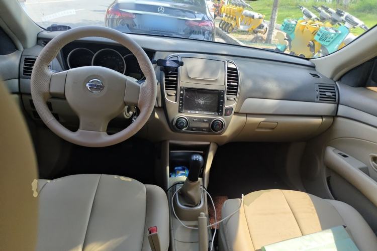 Used Nissan Sylphy 2012 Classic 1.6XE Manual Comfort Edition Center Console