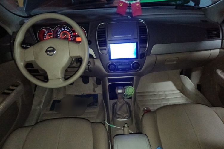 Used Nissan Sylphy 2012 Classic 1.6XE Manual Comfort Edition Center Console