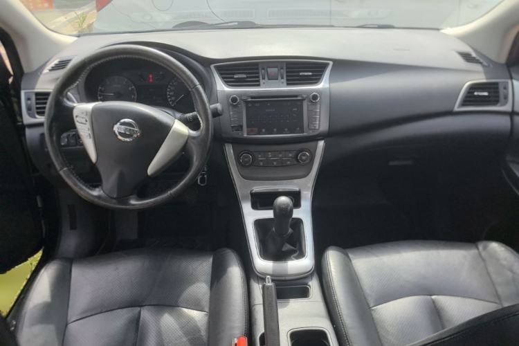 Used Nissan Sylphy 2012 1.6 XL Manual Luxury Edition Center Console