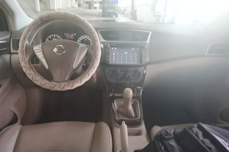 Used Nissan Sylphy 2012 1.6 XL Manual Luxury Edition Center Console