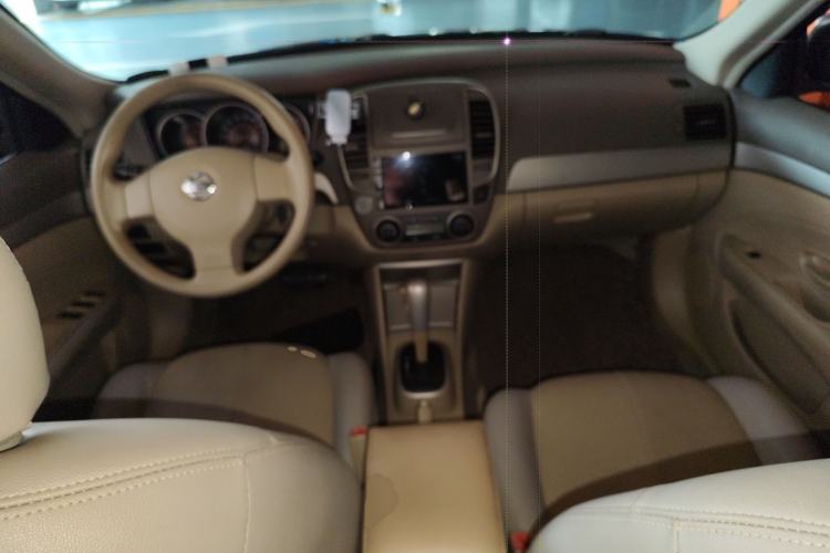Used Nissan Sylphy 2012 Classic 1.6XE Automatic Comfort Edition Center Console