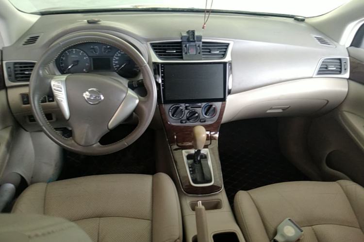 Used Nissan Sylphy 2012 1.6 XL CVT Luxury Edition Center Console