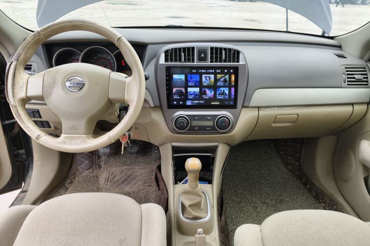 Used Nissan Sylphy 2012 Classic 1.6XE Manual Comfort Edition Center Console