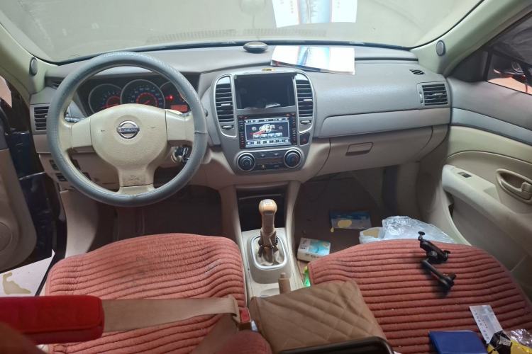 Used Nissan Sylphy 2012 Classic 1.6XE Manual Comfort Edition Center Console