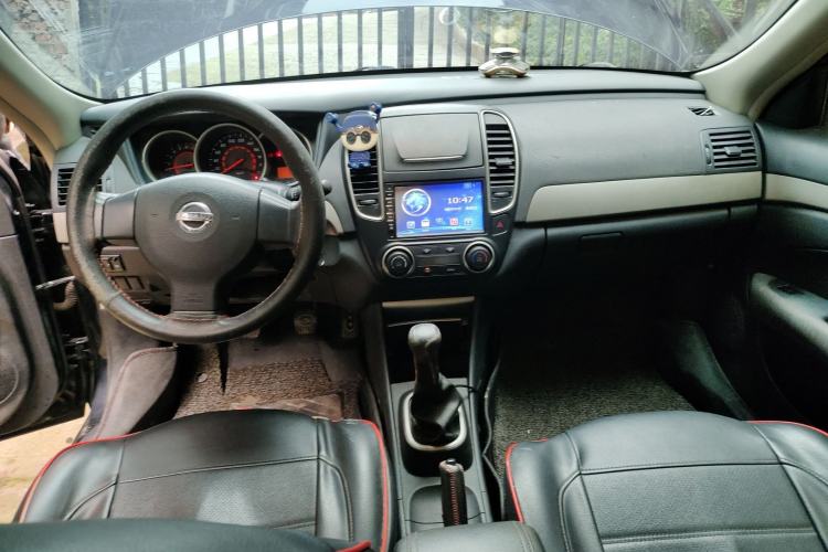 Used Nissan Sylphy 2012 Classic 1.6XE Manual Comfort Edition Center Console