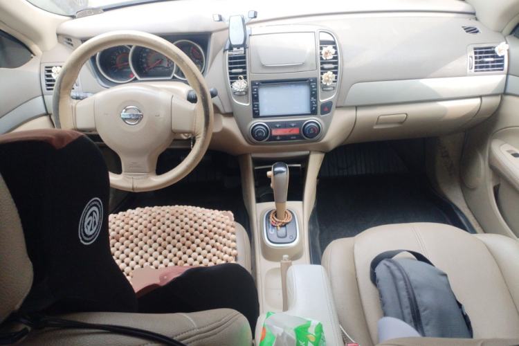 Used Nissan Sylphy 2012 Classic 1.6XE Automatic Comfort Edition Center Console
