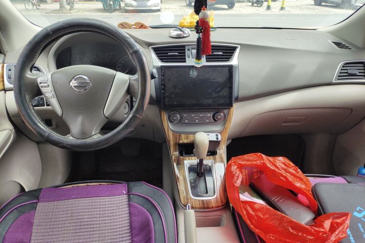 Used Nissan Sylphy 2012 1.6 XL CVT Luxury Edition Center Console