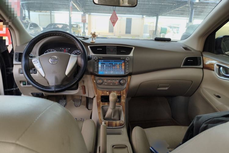 Used Nissan Sylphy 2012 1.6 XL Manual Luxury Edition Center Console