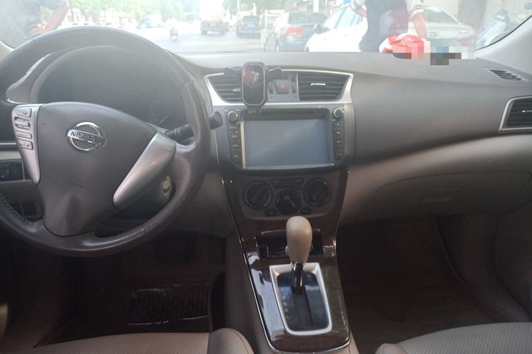 Used Nissan Sylphy 2012 1.6 XL CVT Luxury Edition Center Console
