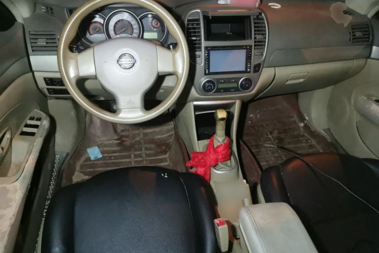 Used Nissan Sylphy 2012 Classic 1.6XE Manual Comfort Edition Center Console